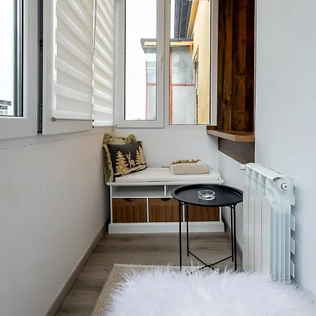 Modern 9 With Balcony Apartman *