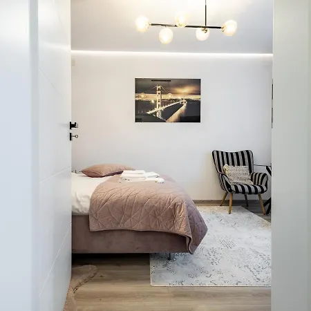 Modern 9 With Balcony Apartmán