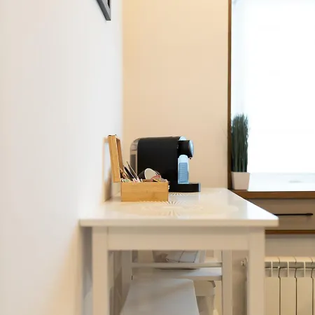 Modern 9 With Balcony Apartman Brassó