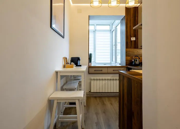 Modern 9 With Balcony