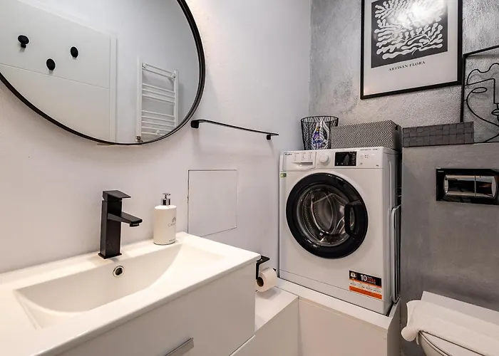 Modern 9 With Balcony *